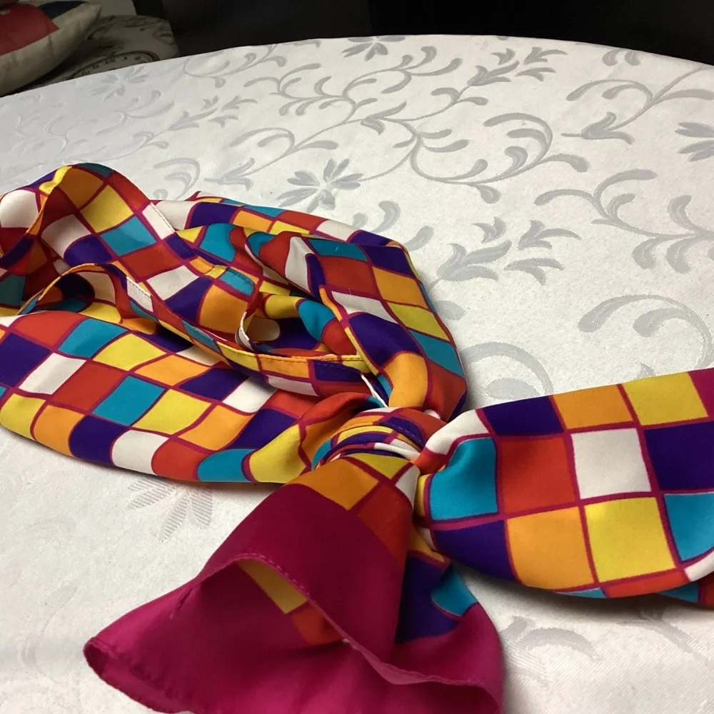 Color, BLOCK vintage scarf so cute - Picture 2 of 6